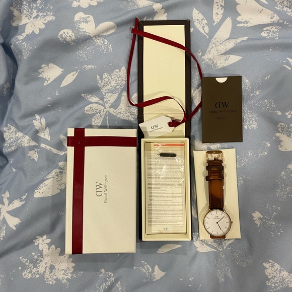 Used Daniel Wellington Watch - Picture 8 of 9